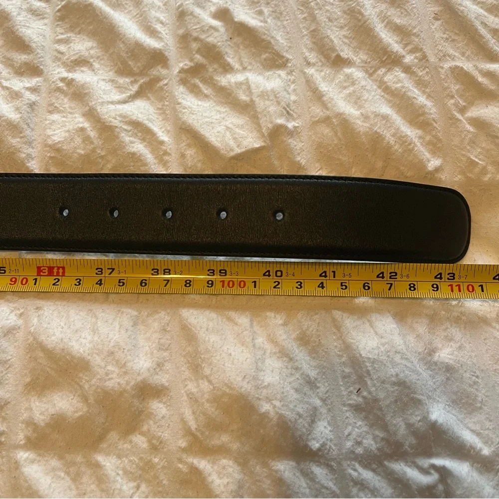 Gucci Gold Buckle Size 8/10 Black Belt with Dust Bag and Box - Picture 5 of 5